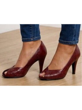 Vintage Caressa Deep Red Woven Peep Toe Heels Size 8 Made in Spain OfficeSiren